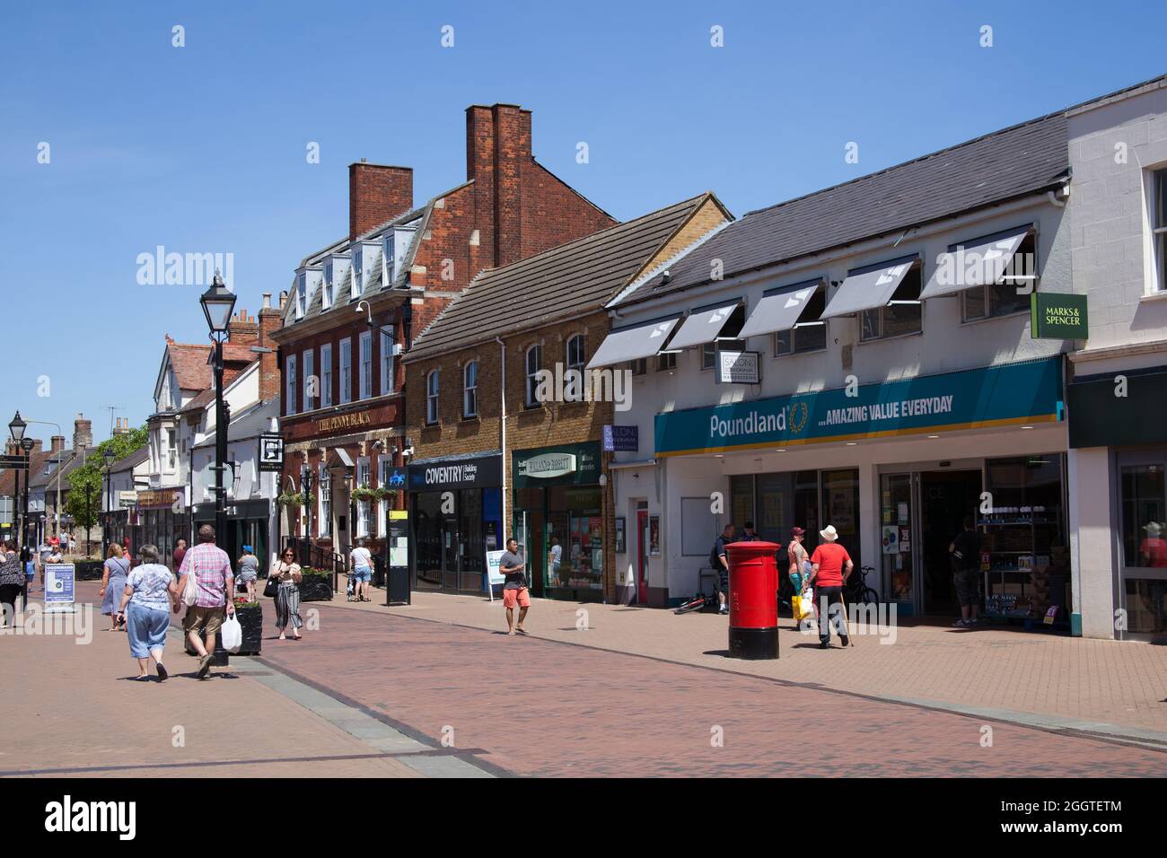 Shoppers at the precinct on Sheep Street in Bicester in the UK Stock