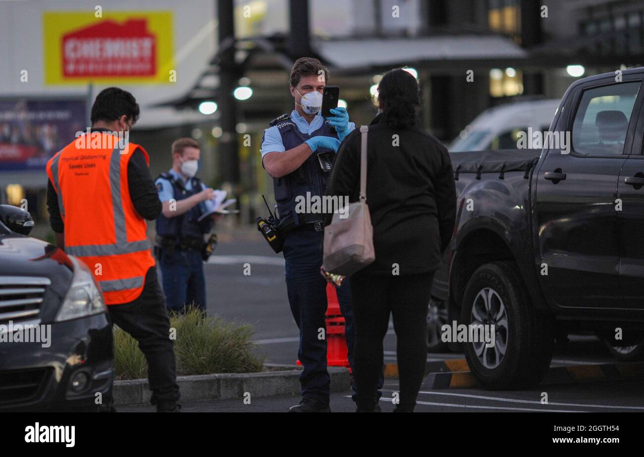 Auckland, New Zealand. 3rd Sep, 2021. A police officer questions a passer-by near the New Lynn supermarket in Auckland, New Zealand, Sept. 3, 2021. New Zealand Prime Minister Jacinda Ardern confirmed that the violent attack that happened at New Lynn supermarket in Auckland at 2:40 p.m. local time Friday was a 'terrorist attack' carried out by an 'extremist.' Credit: Zhao Gang/Xinhua/Alamy Live News Stock Photo
