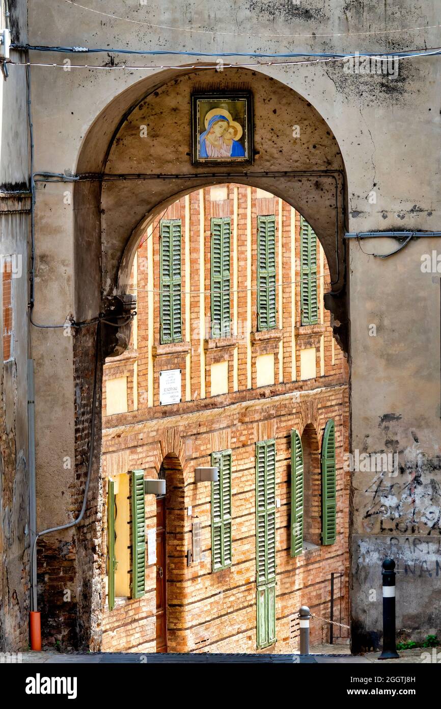 Palazzo Piacentini seen through the arch of Via Gioaccchino Rossini, San Benedetto del Tronto, Italy Stock Photo