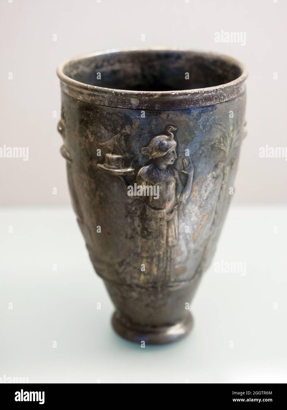 Cup in which the outer lamina bears depiction in relief of Isis carrying a statuette of Seker  1st century AD Pompeii, Large Palestra Stock Photo