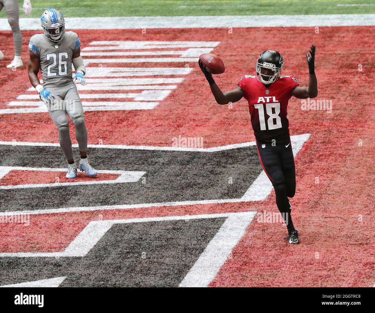 Atlanta, USA. 25th Oct, 2020. Atlanta Falcons wide receiver Calvin Ridley (18) gets past Detroit Lions safety Duron Harmon for a touchdown during the second quarter on Sunday, Oct. 25, 2020, at Mercedes-Benz Stadium in Atlanta. (Photo by Curtis Compton/Atlanta Journal-Constitution/TNS/Sipa USA) Credit: Sipa USA/Alamy Live News Stock Photo