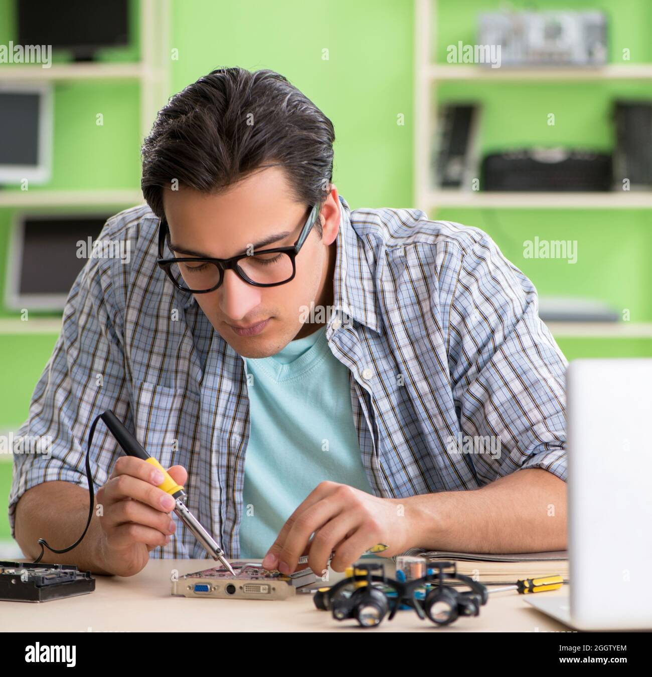 The computer engineer repairing broken desktop Stock Photo - Alamy