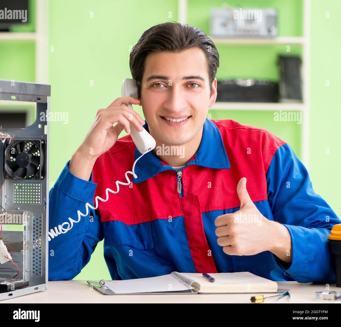 The computer engineer repairing broken desktop Stock Photo - Alamy