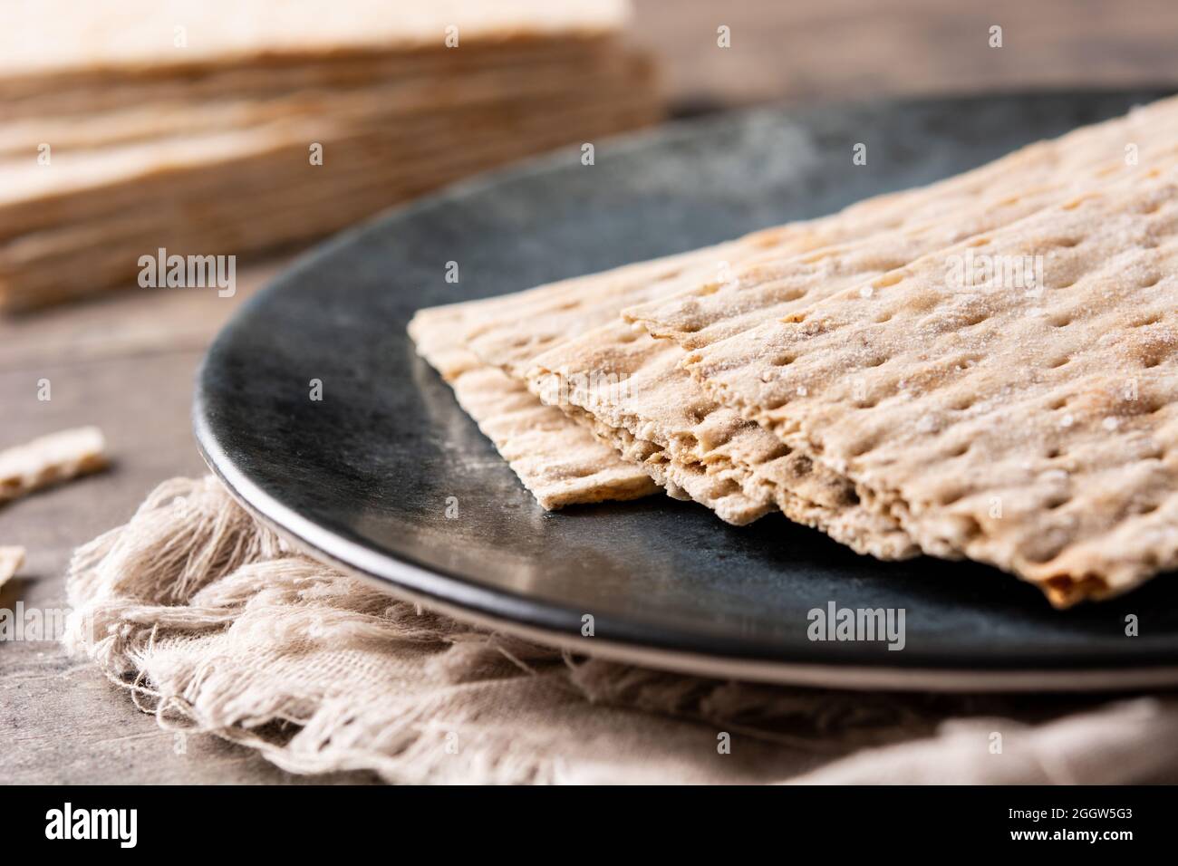 Matzah jewish traditional passover hi-res stock photography and images ...