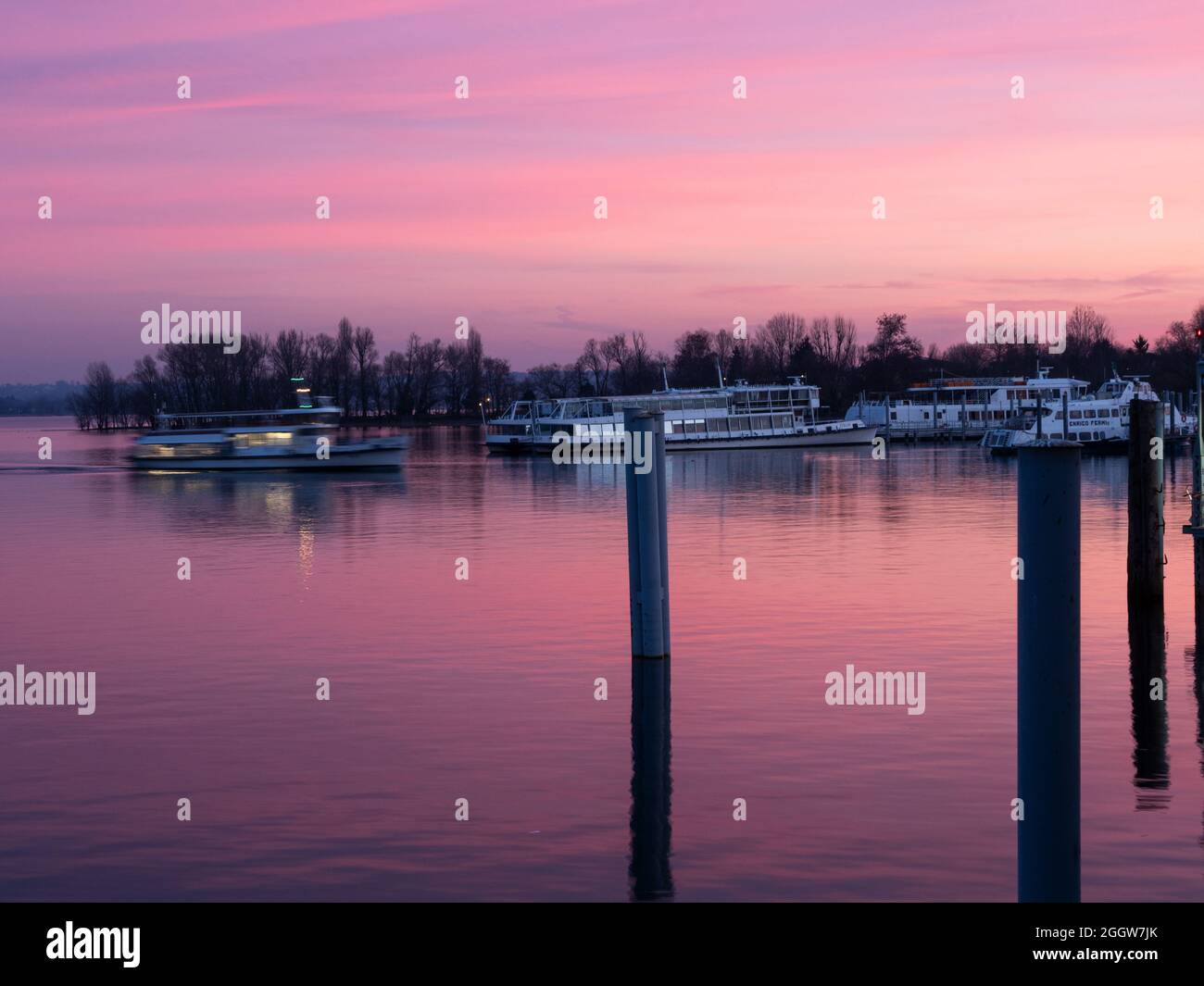 Sunset Promenade Lakeside Hi res Stock Photography And Images Alamy sunset-promenade-lakeside-hi-res-stock-photography-and-images-alamy
