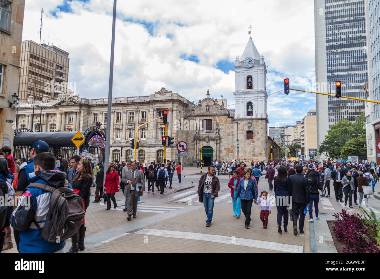 BOGOTA, COLOMBIA - SEPTEMBER 24, 2015: People walk on a pedestrian zone on  Carrera 7 street in Bogota, capital of Colombia Stock Photo - Alamy
