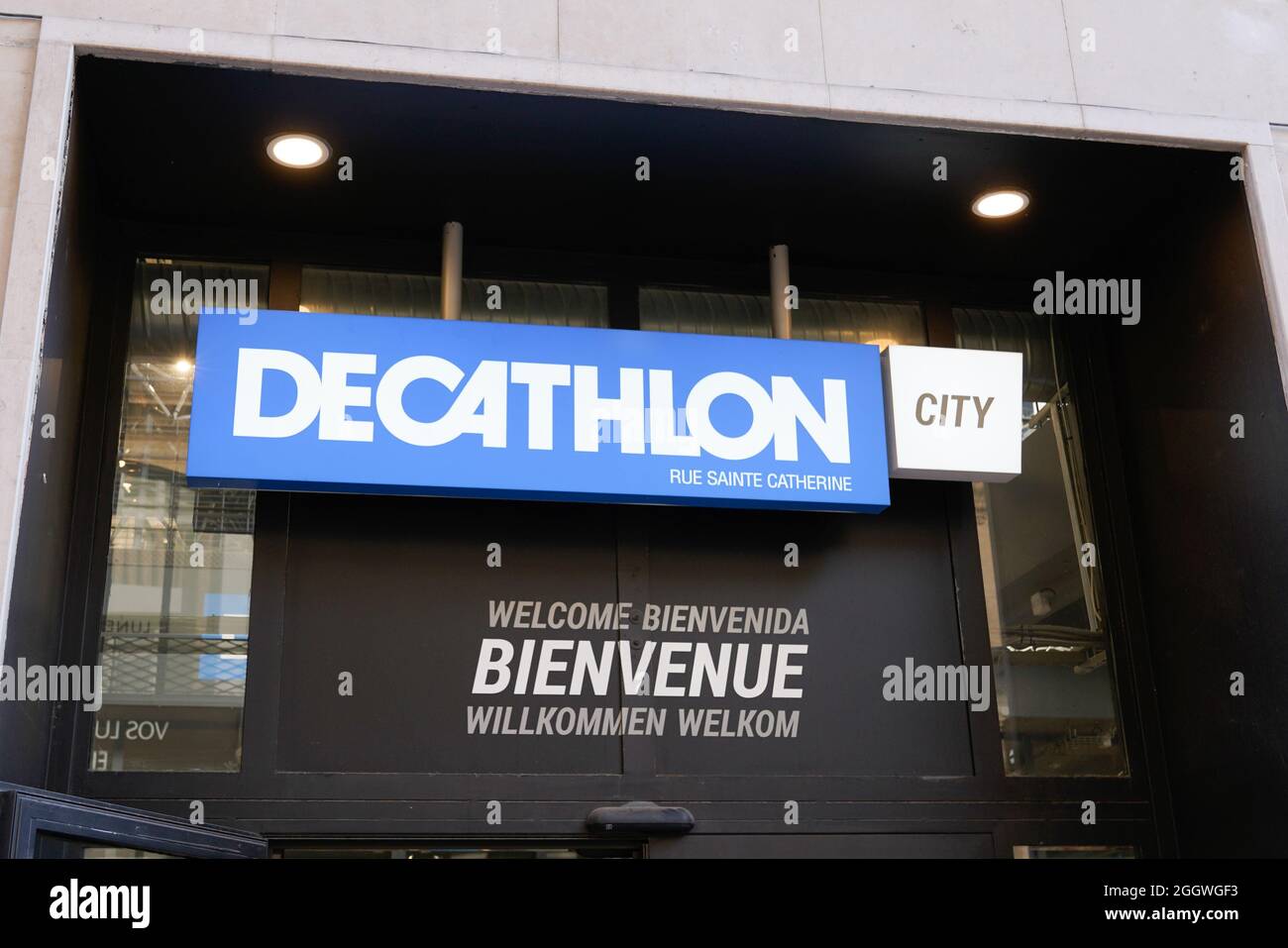 Bordeaux , Aquitaine France - 12 25 2020 : decathlon city sign text and  brand store logo front of shop building bordeaux center town Stock Photo -  Alamy