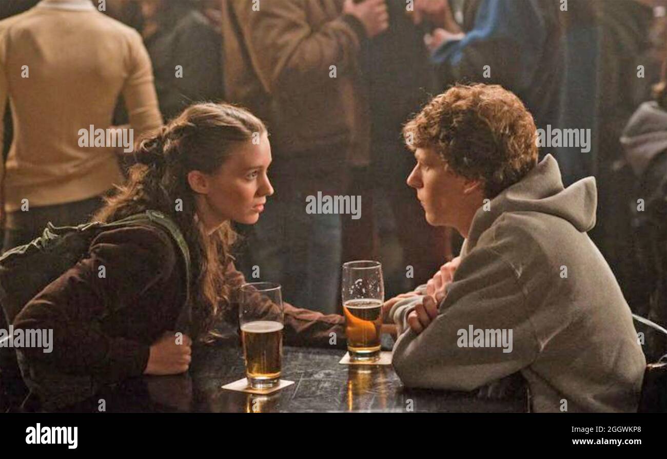 THE SOCIAL NETWORK  2010 Sony Pictures Releasing film with Rooney Mara as Erica Albright and Jesse Eisenberg as Mark Zuckerberg Stock Photo