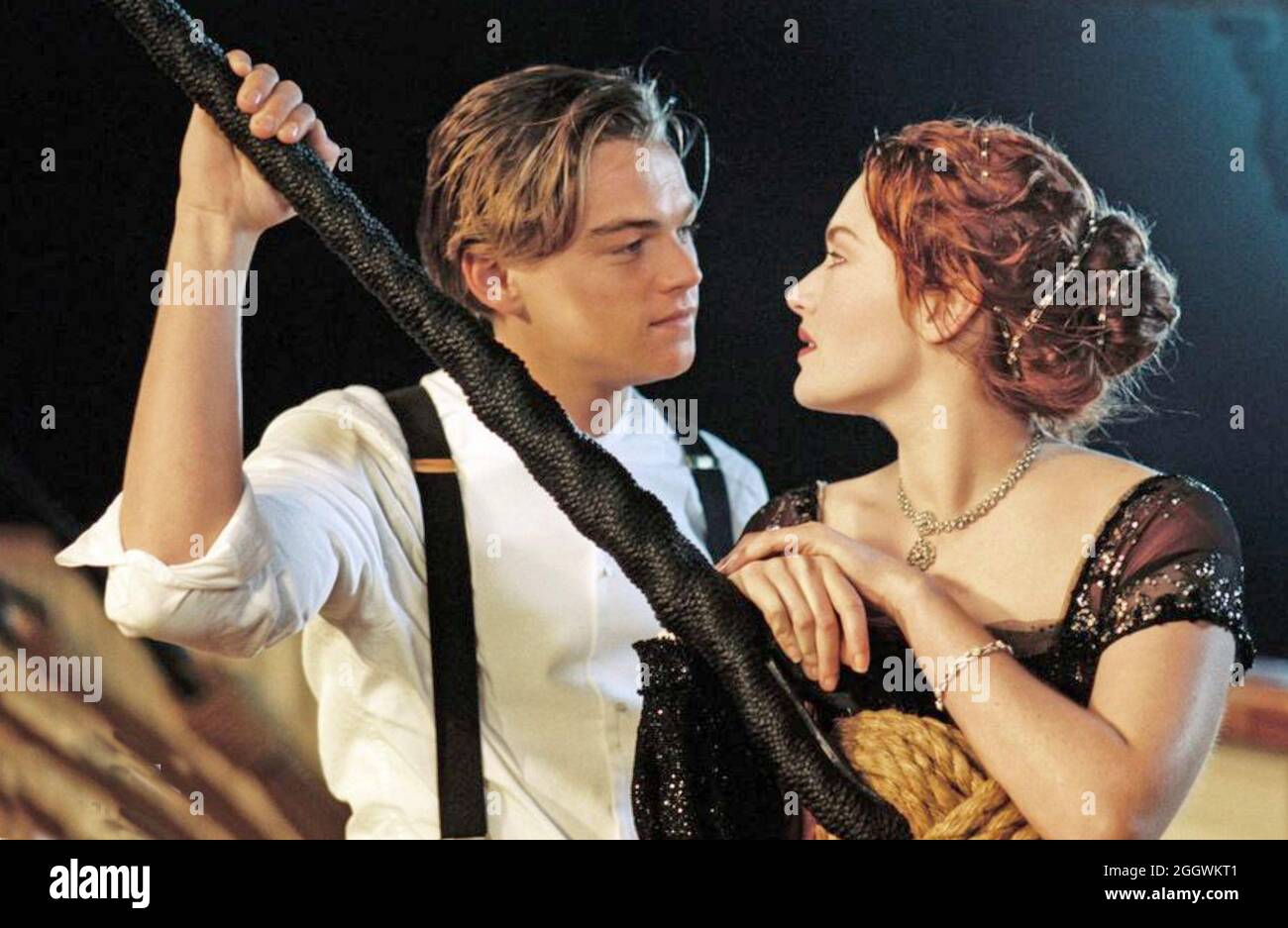 Leonardo dicaprio titanic movie hi-res stock photography and images - Alamy