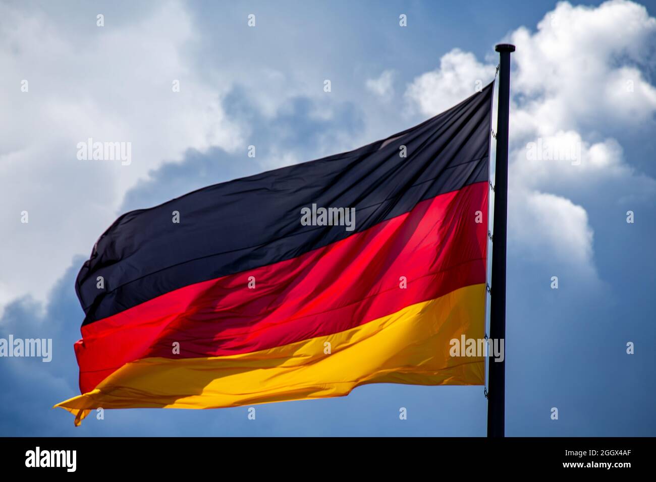 Deutsche Nationalfahne, fotografiert am Reichstagsgebäude in Berlin Stock Photo