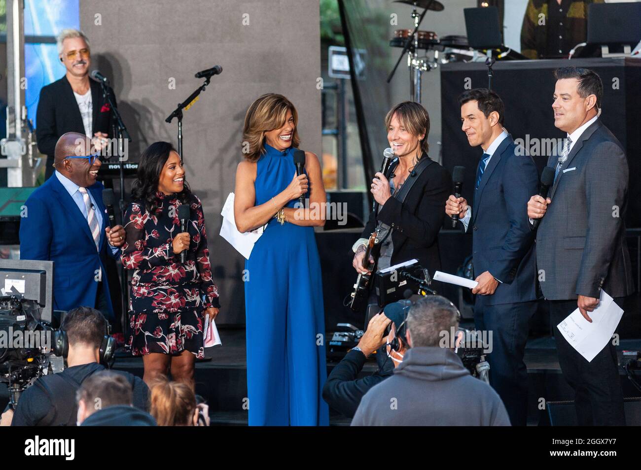 New York, United States. 03rd Sep, 2021. The TODAY Show crew talks to Country music star Keith Urbans between performances on the TODAY Show on TODAY Plaza on Sept. 3, 2021. (Photo by Gabriele Holtermann/Sipa USA) Credit: Sipa USA/Alamy Live News Stock Photo