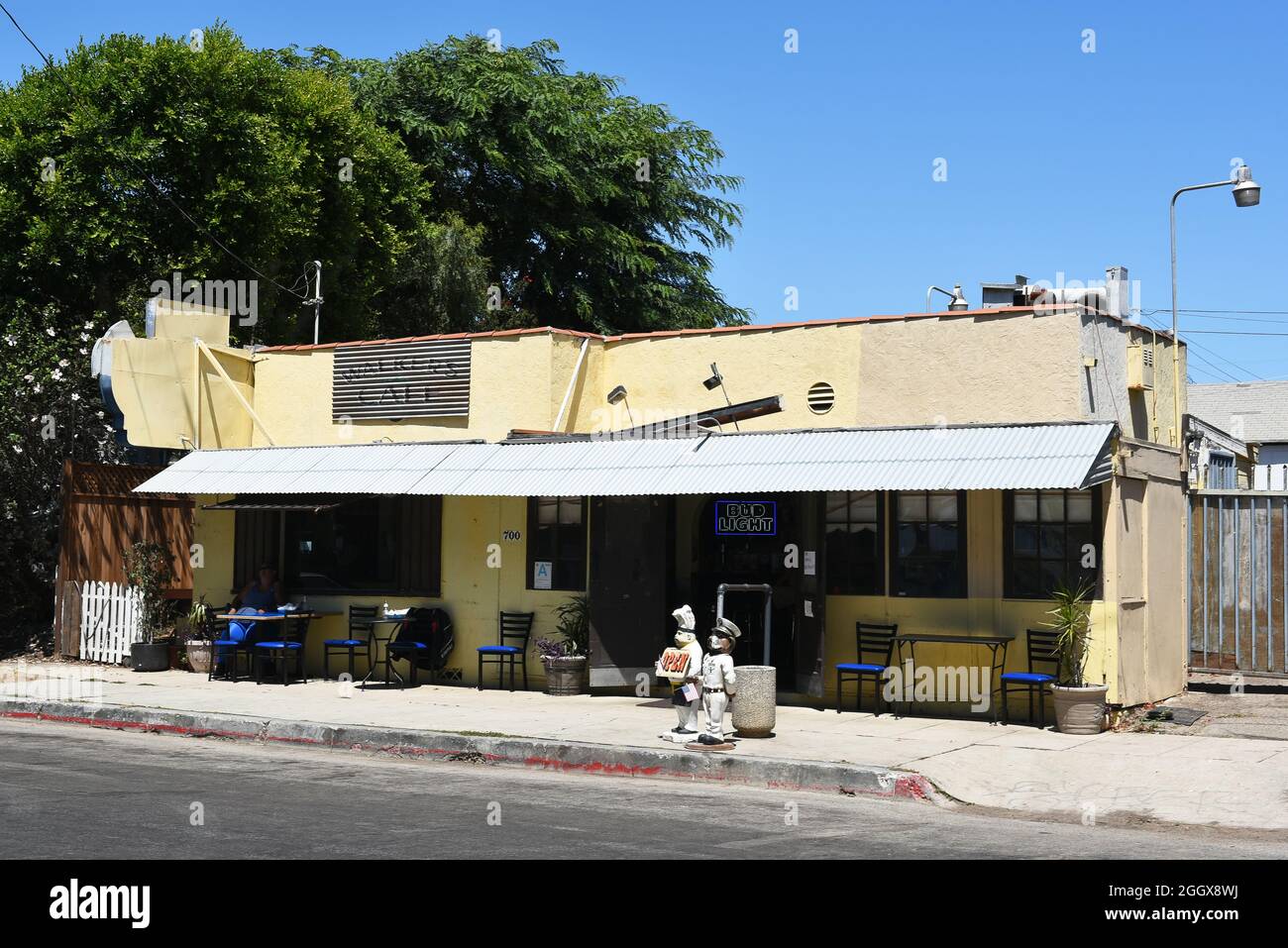 SAN PEDRO, CALIFORNIA - 27 AUG 2021: Walkers Cafe, a historic diner across from Point Fermin Park on Paseo del Mar. Stock Photo