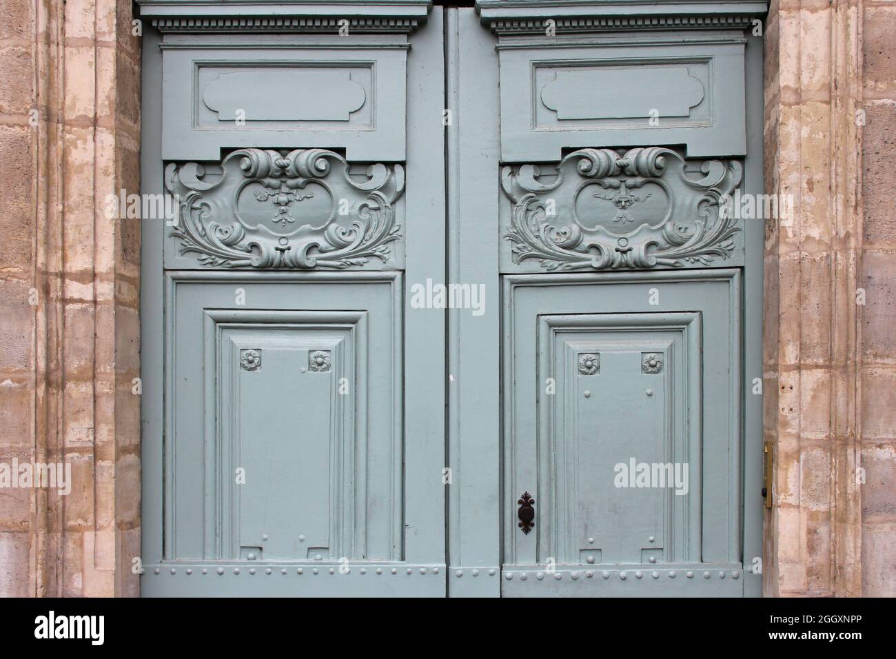 ancient wooden door in paris (france Stock Photo - Alamy