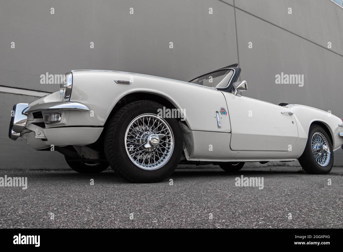 Spitfire Auto A classic of British car production, the Spitfire is a spider produced ...
