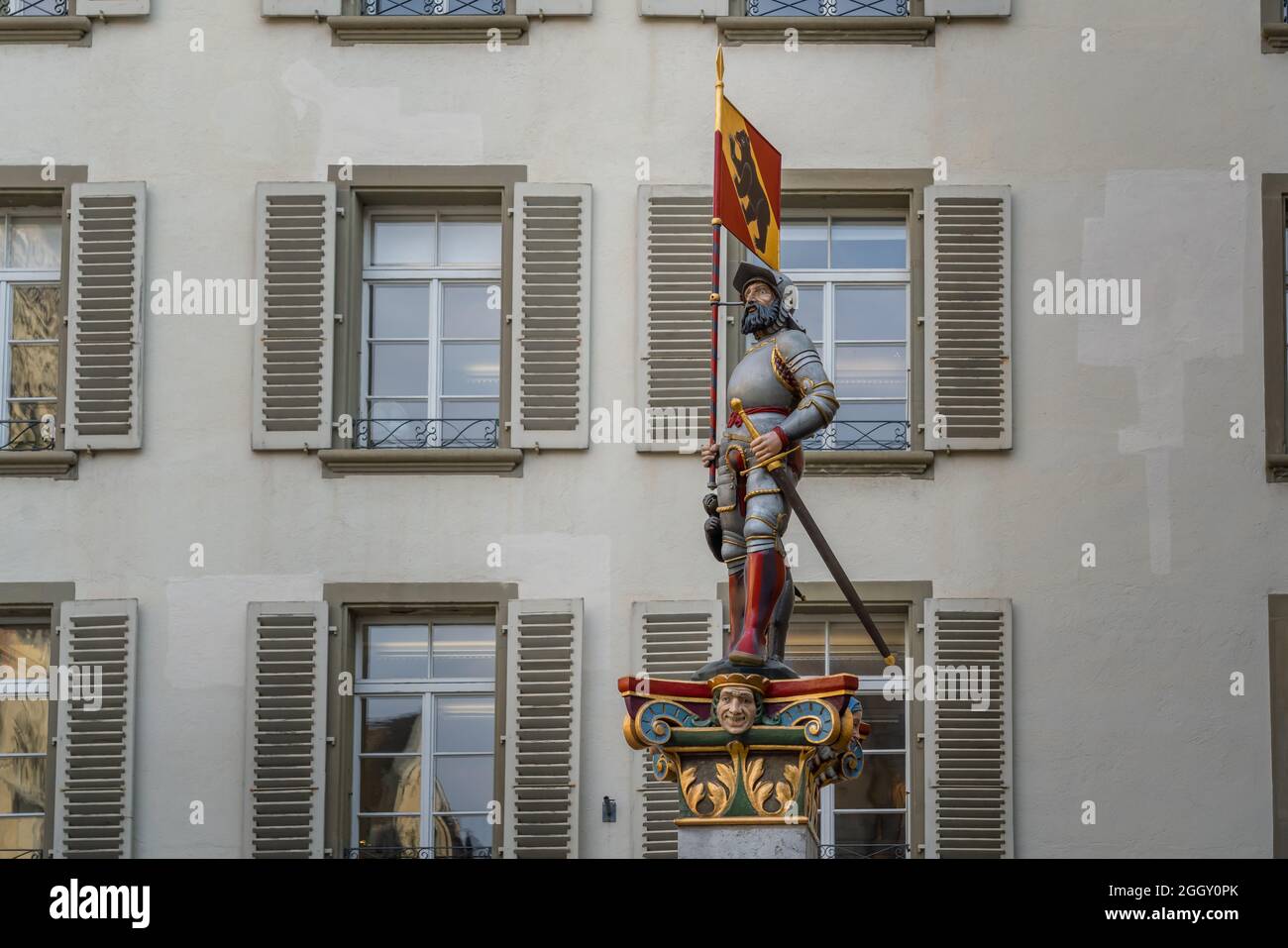 Banneret Fountain (Vennerbrunnen) - one of the medieval fountains of Bern Old Town with a Swiss Knight Carrying a Standard - Bern, Switzerland Stock Photo