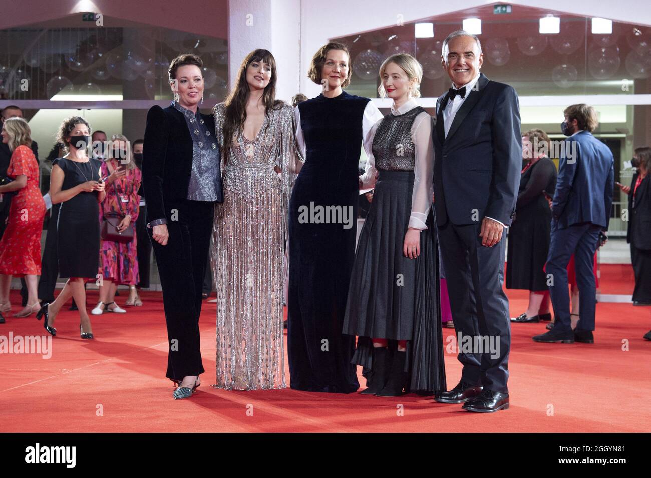 Peter Sarsgaard, Olivia Colman, Dakota Johnson, Maggie Gyllenhaal, Alba