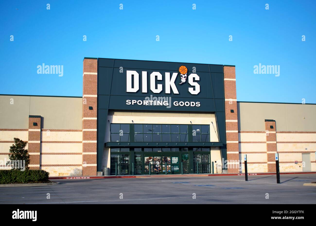 Humble, Texas USA 08-22-2019: Dick's Sporting Goods store in Humble, TX. Founded in Pennsylvania 1948. Stock Photo