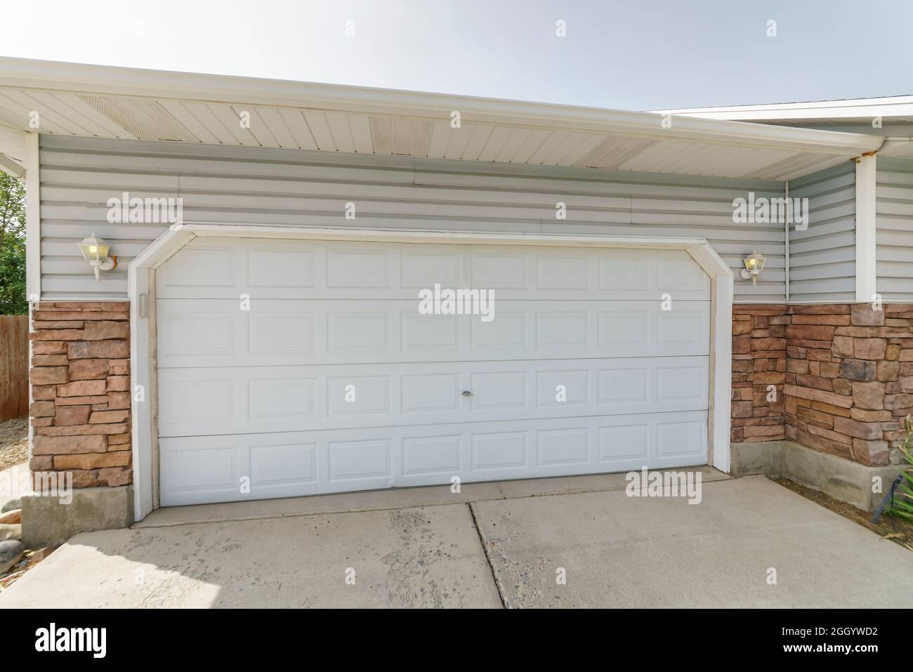 Clipped corner garage door hires stock photography and images Alamy
