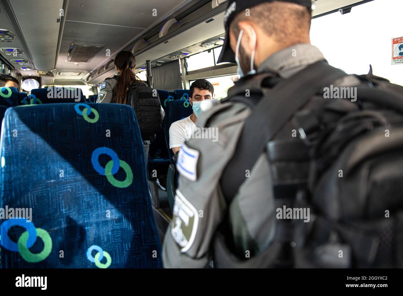 East Jerusalem, Israel. 03rd Sep, 2021. Armed Israeli Defense Forces soldiers of the Border Control unit, enforcing Covid-19 public transport restrictions in East Jerusalem. Giving fines to those who don’t wear a mask. According to the bus drivers - this is a casual event in the last weeks in the Palestinian areas of the city. Palestine / Israel, Jerusalem. 3rd Sep 2021. Credit: Matan Golan/Alamy Live News Stock Photo