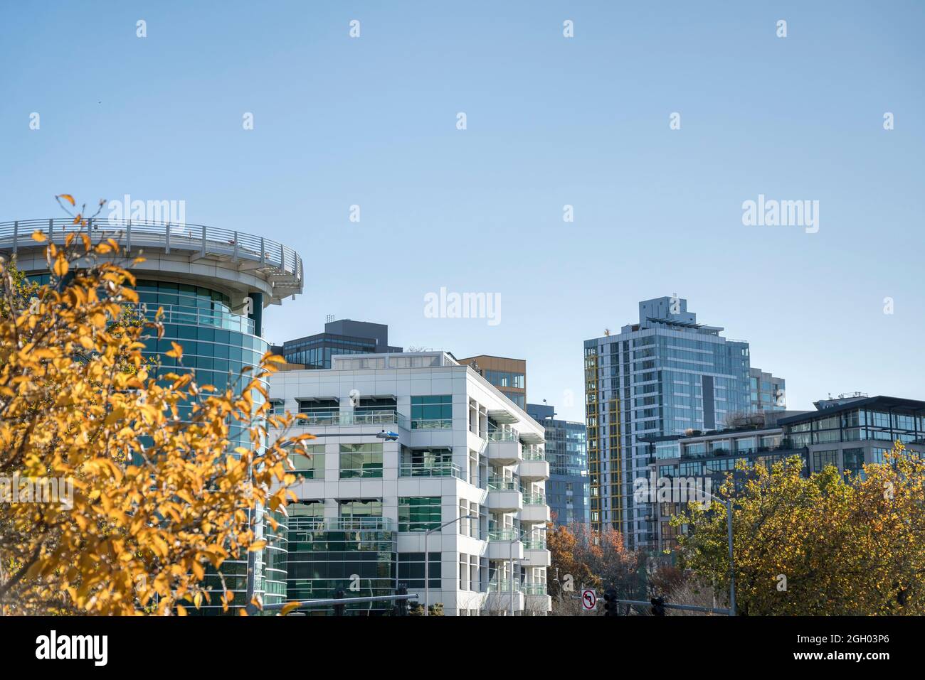 Glass exterior buildings hi-res stock photography and images - Alamy