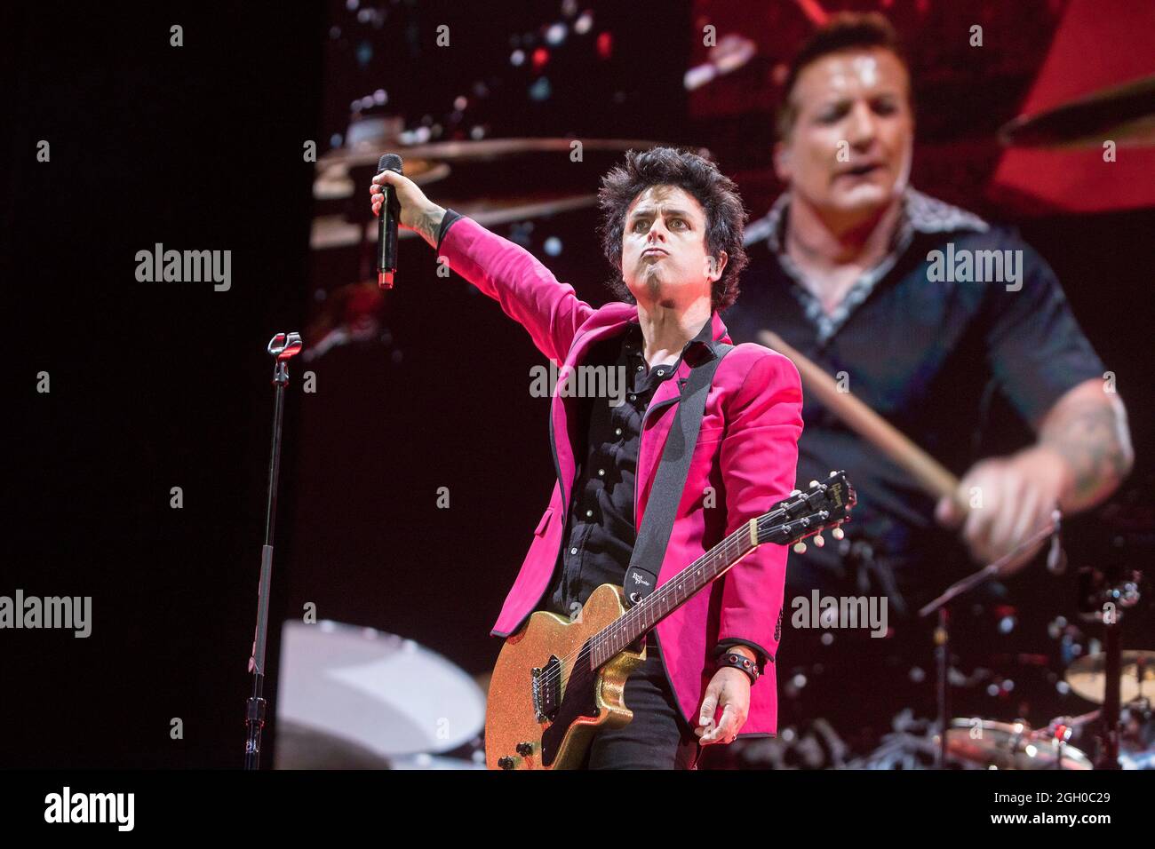 AUGUST 27 - SAN FRANCISCO, CA: Vocalist and guitarist Billie Joe Armstrong Green Day performs at Oracle Park on August 27, 2021 in San Francisco, California. Credit: Raymond Ahner/The Photo Access Stock Photo