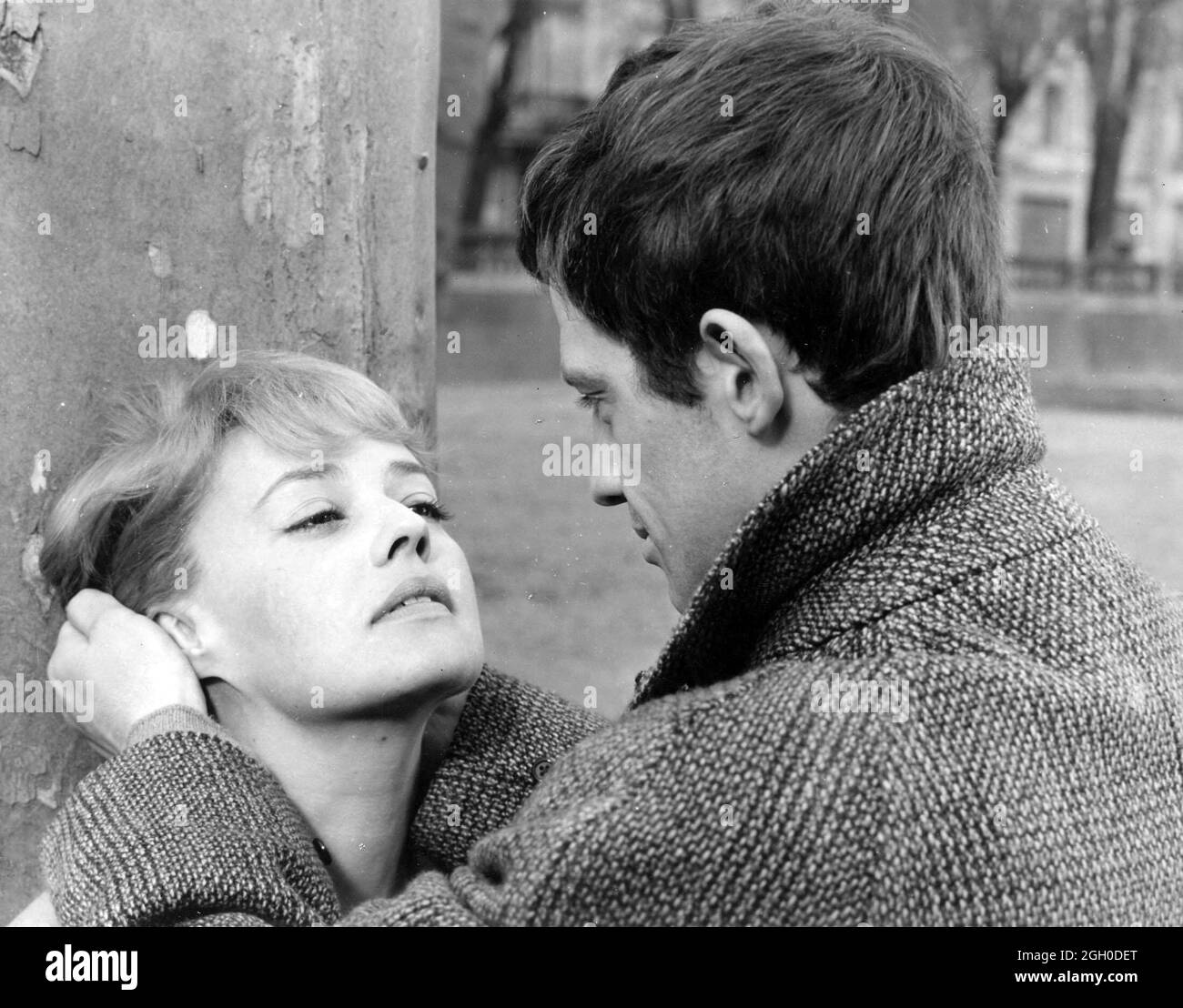 JEANNE MOREAU and JEAN-PAUL BELMONDO in MODERATO CANTABILE (1960), directed by PETER BROOK. Credit: DOCUMENTO FILM/IENA PRODUCTIONS / Album Stock Photo