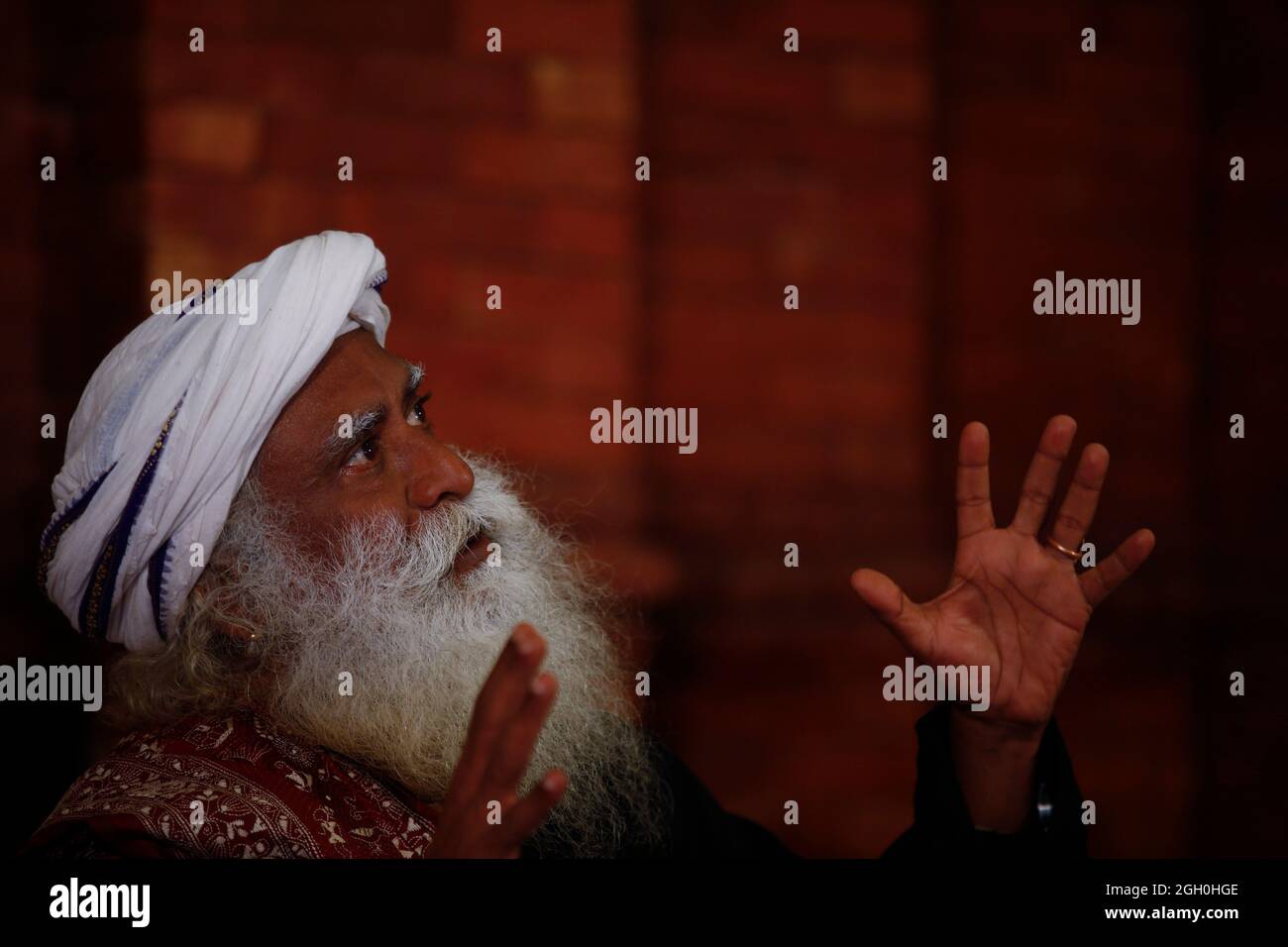 Indian yoga guru hi-res stock photography and images - Alamy