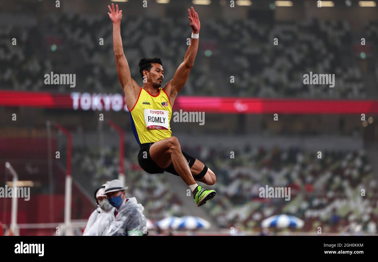 Tokyo 2020 Paralympic Games - Athletics - Men's Long Jump - T20 Final -  Olympic Stadium, Tokyo, Japan - September 4, 2021. Abdul Latif Romly of  Malaysia in action. REUTERS/Athit Perawongmetha Stock Photo - Alamy