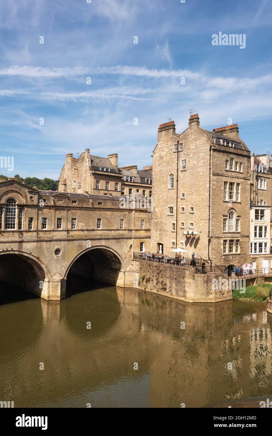 Pulteney Bridge and Weir on the River Avon in the historic city of Bath in Somerset, England. Stock Photo