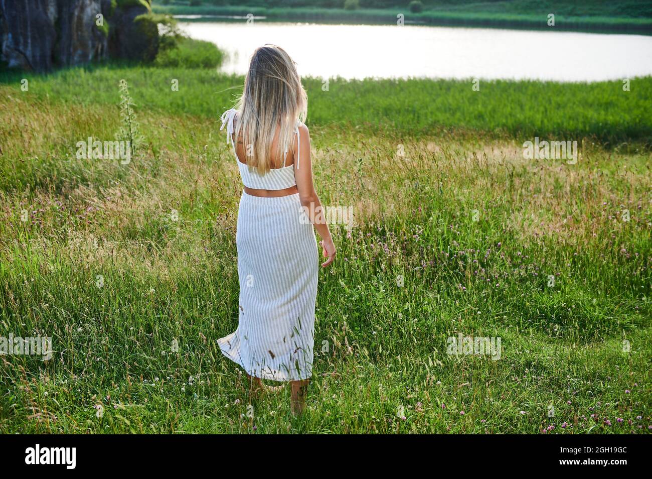 Back view young woman blond hi-res stock photography and images - Alamy