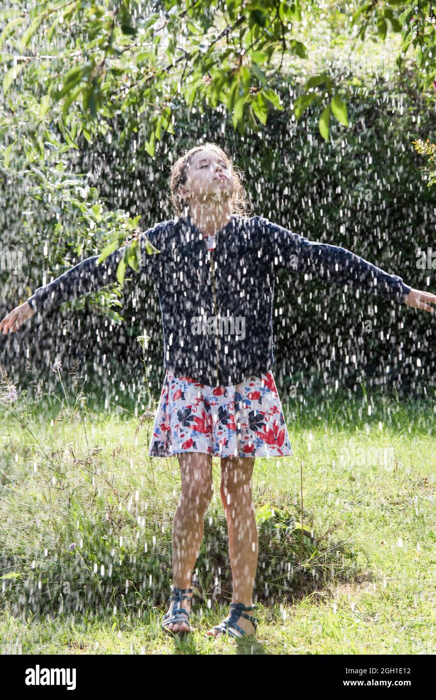 Petite fille nature hi-res stock photography and images - Alamy