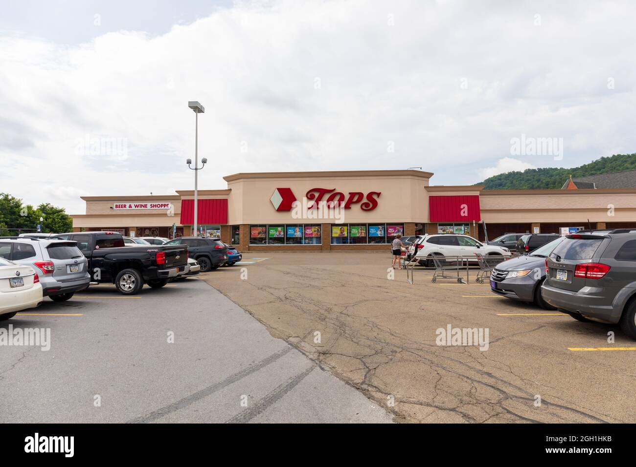 BRADFORD, PA, USA-13 AUGUST 2021: A TOPS Market.  These grocery stores are located in New York, Pennsylvania and Vermont.  Shows store front, parking Stock Photo