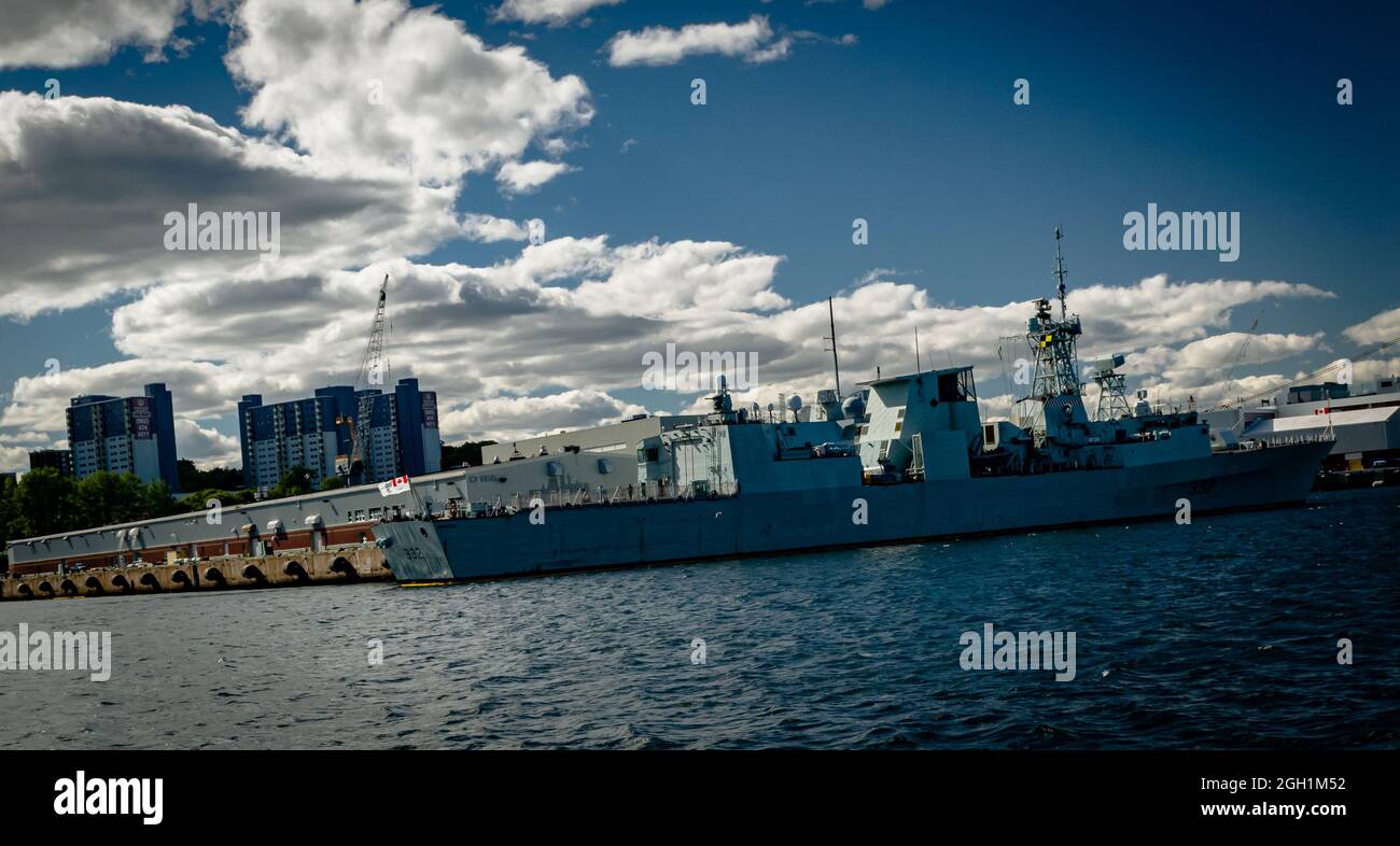 HMCS Ville de Québec (FFH 332) Stock Photo