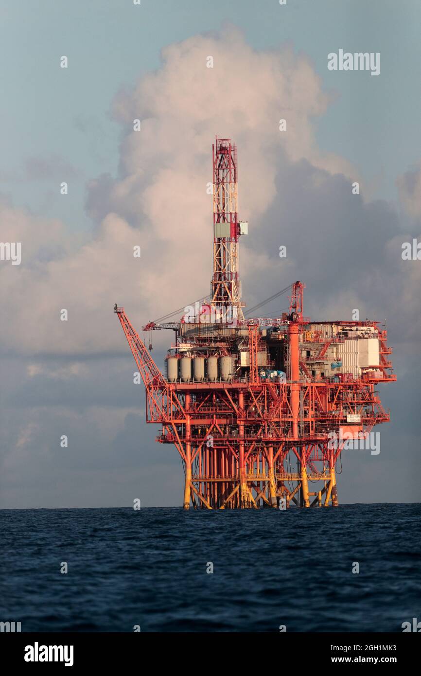 Oil Rig, vertical view, early morning, Huizhou 19 oilfield, south China ...
