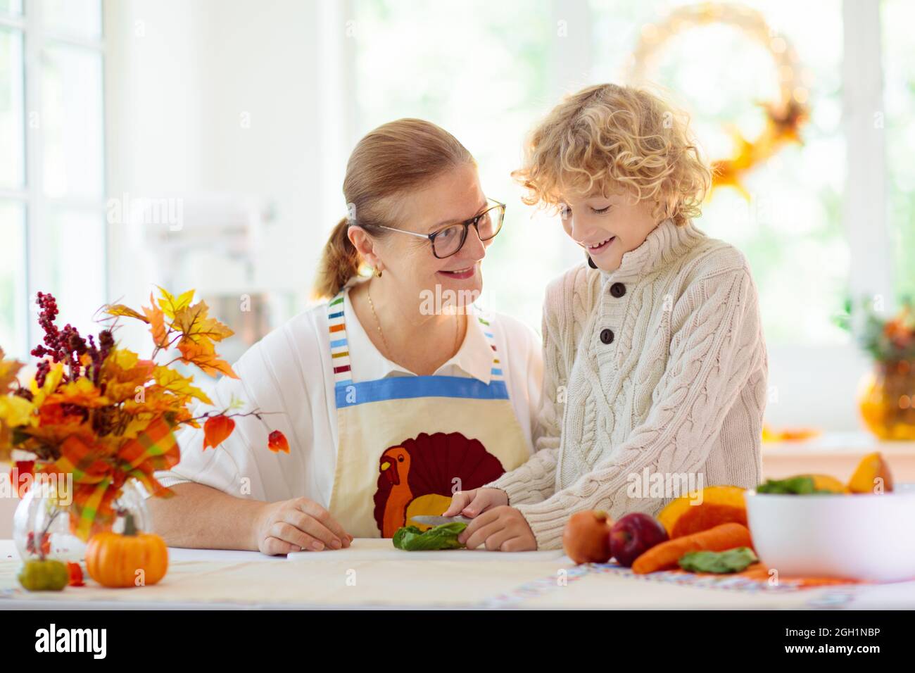 Child setting table for dinner hi-res stock photography and images - Alamy