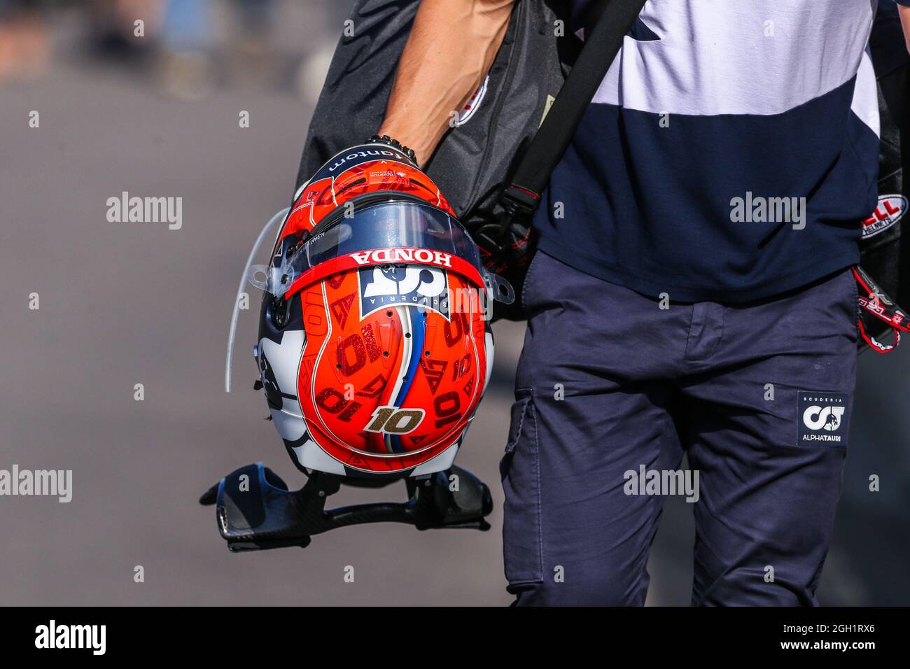 pierre gasly 2021 helmet