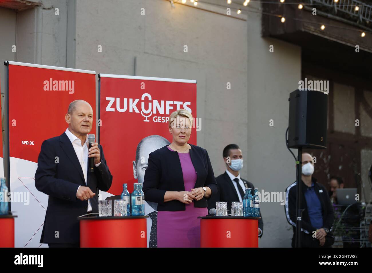 Berlin, Germany. 03rd Sep, 2021. Berlin-Treptow: The photo shows the chancellor candidate Olaf Scholz and the mayoral candidate Franziska Giffey on the stage in the garden of the Zenner restaurant in Berlin Treptow (Photo by Simone Kuhlmey/Pacific Press) Credit: Pacific Press Media Production Corp./Alamy Live News Stock Photo