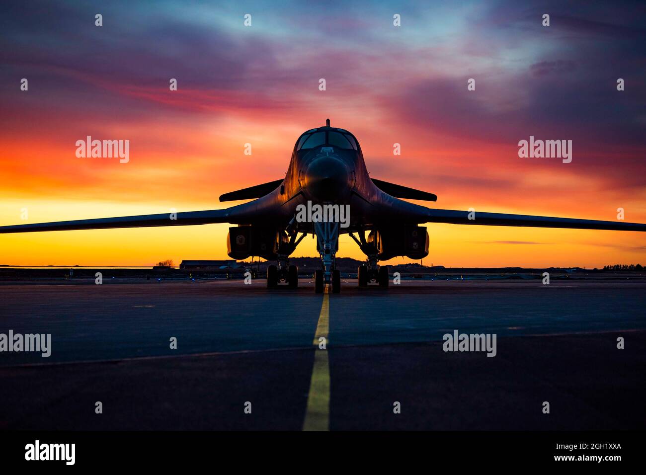 A B-1B Lancer assigned to the 9th Expeditionary Bomb Squadron sits on the flightline at Ørland Air Force Station, Norway, March 14, 2021. Conducting B Stock Photo
