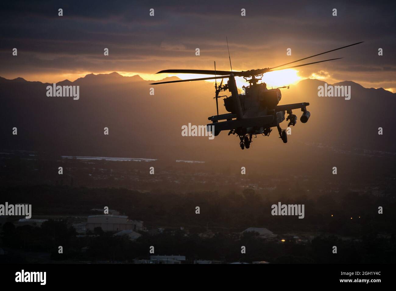 U.S. Army AH-64 Apache helicopter, assigned to 25th Combat Aviation Brigade, 25th Infantry Division, flies in formation during a Division Run during T Stock Photo