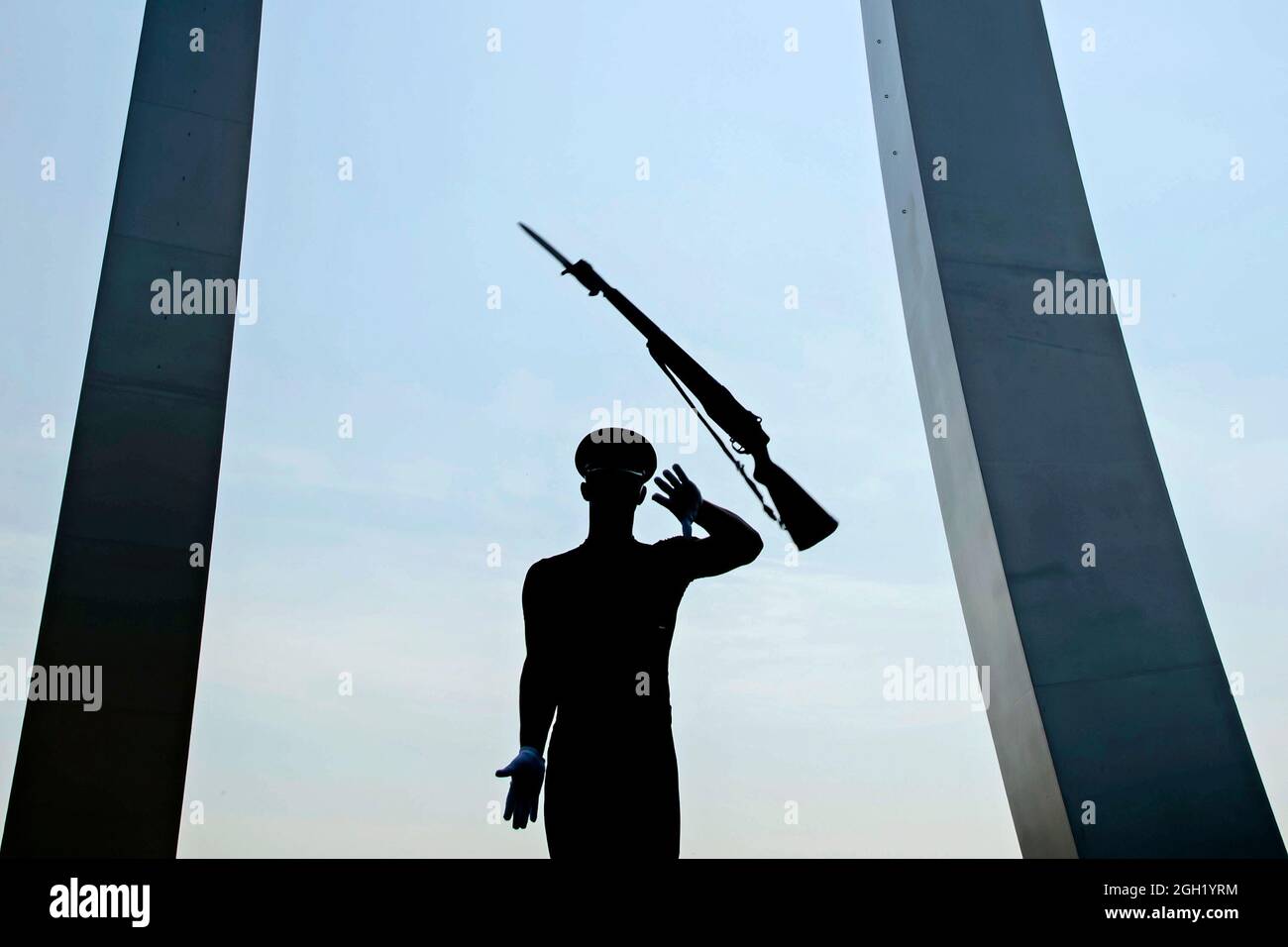 U.S. Air Force Airman 1st Class Jordan Shields of the Air Force Honor Guard drill team warms up prior to a performance at the Air Force Memorial, Arli Stock Photo