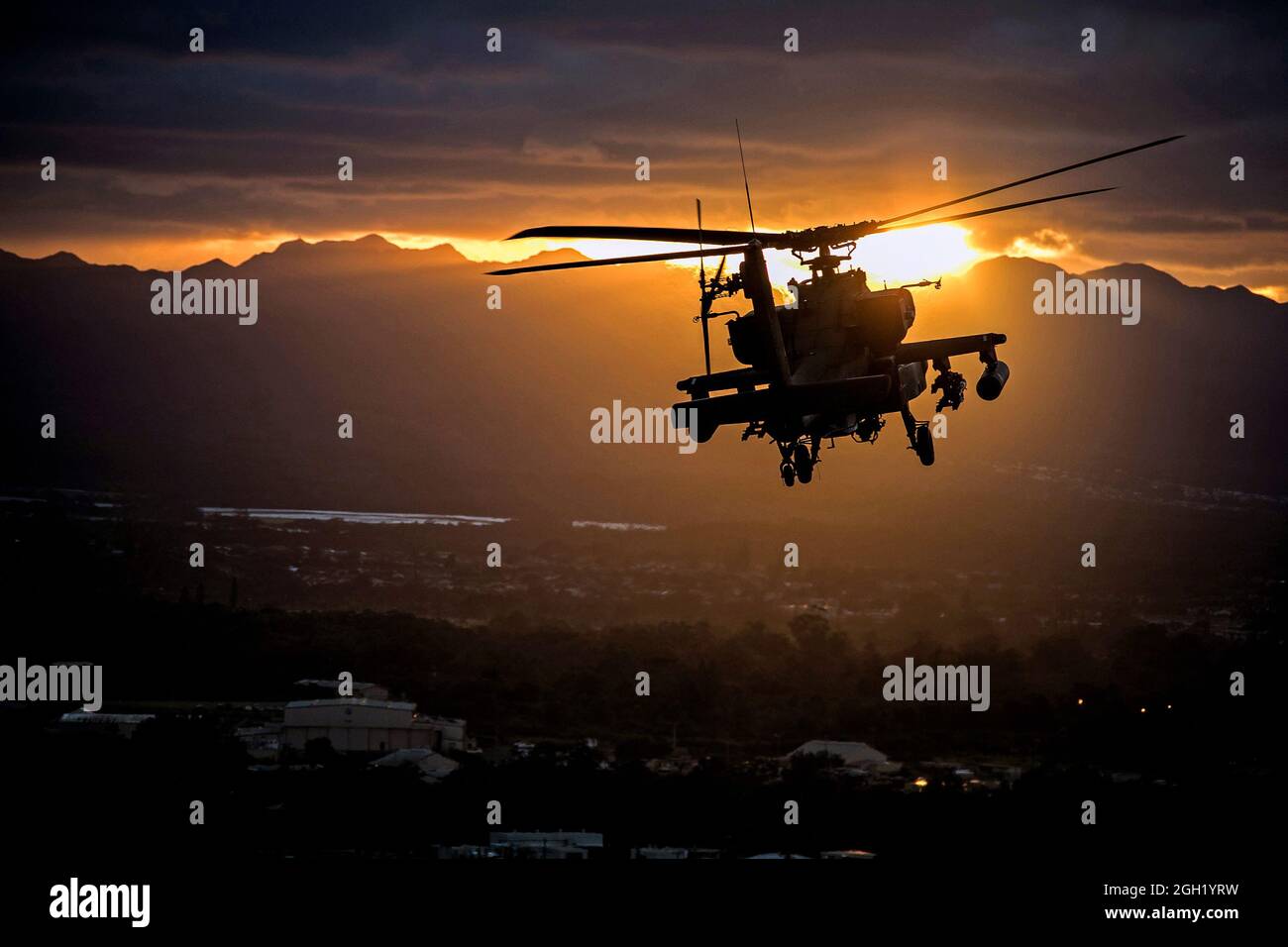 U.S. Army AH-64 Apache helicopter, assigned to 25th Combat Aviation Brigade, 25th Infantry Division, flies in formation during a Division Run during T Stock Photo