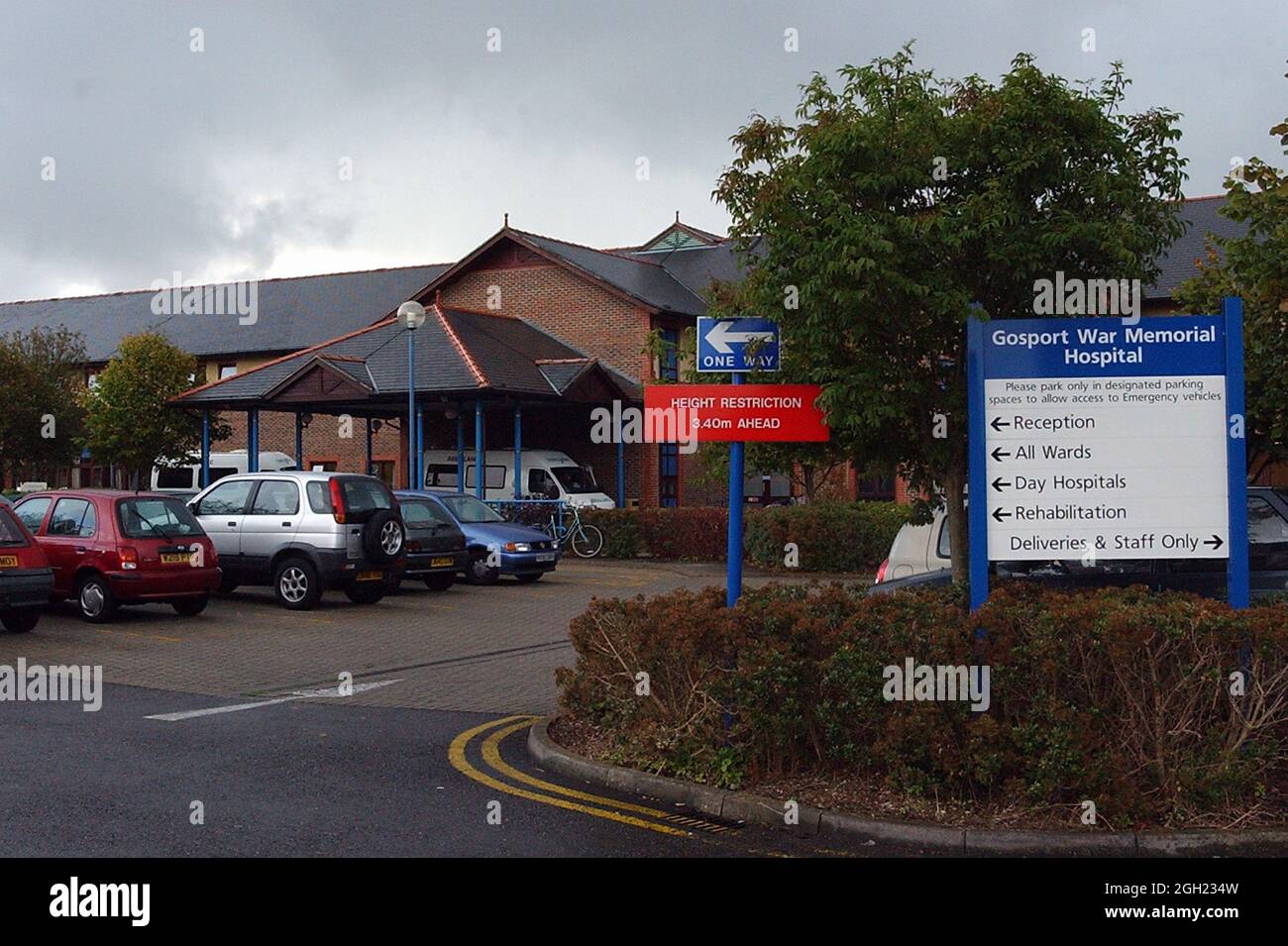 GOSPORT WAR MEMORIAL HOSPITAL, GOSPORT, HANTS. PIC MIKE WALKER, 2002