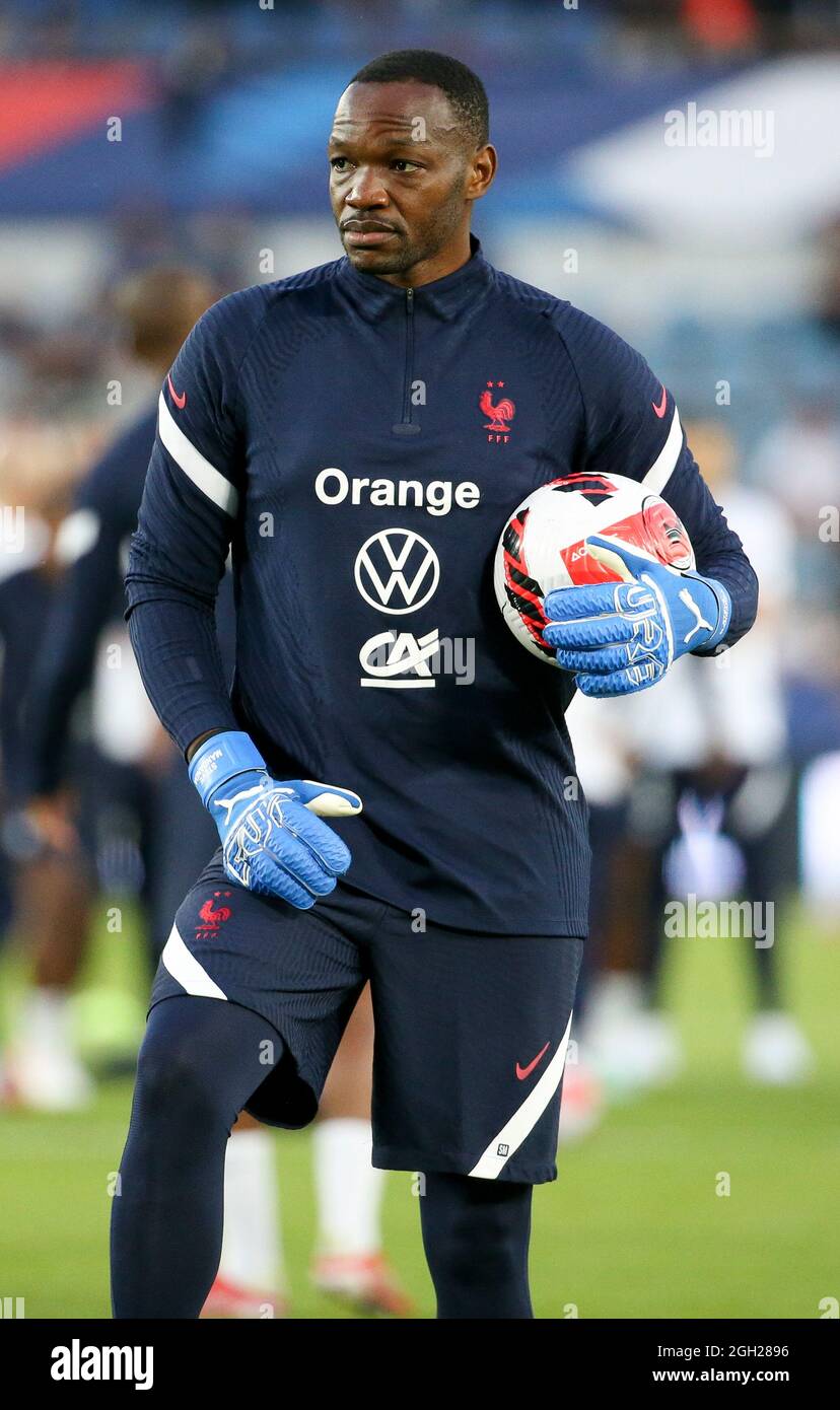 Goalkeeper of France Steve Mandanda during the FIFA World Cup Qatar 2022, Qualifiers, Group D football match between France and Bosnia and Herzegovina on September 1, 2021 at Stade de La Meinau in Strasbourg, France - Photo Jean Catuffe / DPPI Stock Photo