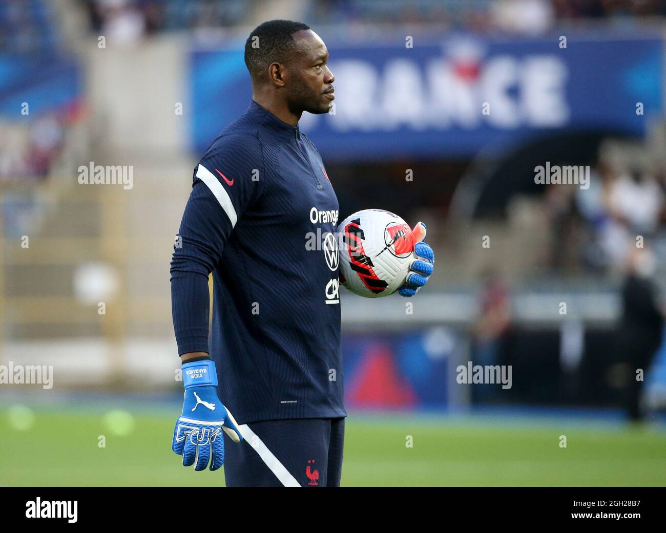 Goalkeeper of France Steve Mandanda during the FIFA World Cup Qatar 2022, Qualifiers, Group D football match between France and Bosnia and Herzegovina on September 1, 2021 at Stade de La Meinau in Strasbourg, France - Photo Jean Catuffe / DPPI Stock Photo