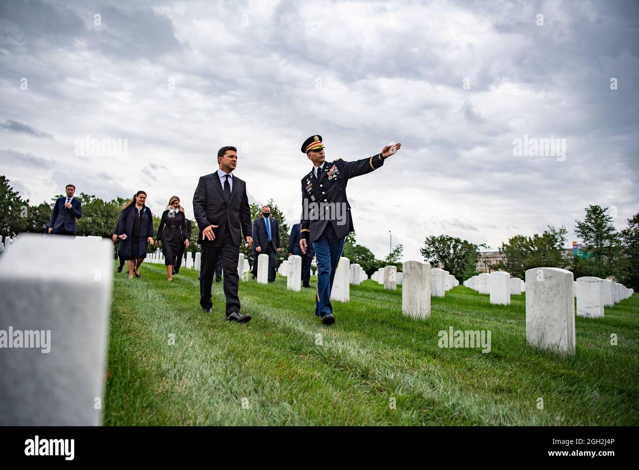 U.S. Army Col. Michael Binetti, right, escorts Ukraine First Ukrainian President Volodymyr Zelenskyy, during their visit to Arlington National Cemetery September 1, 2021 in Arlington, Virginia. Zelenskyy visited the tombs of several Polish American service members. Stock Photo