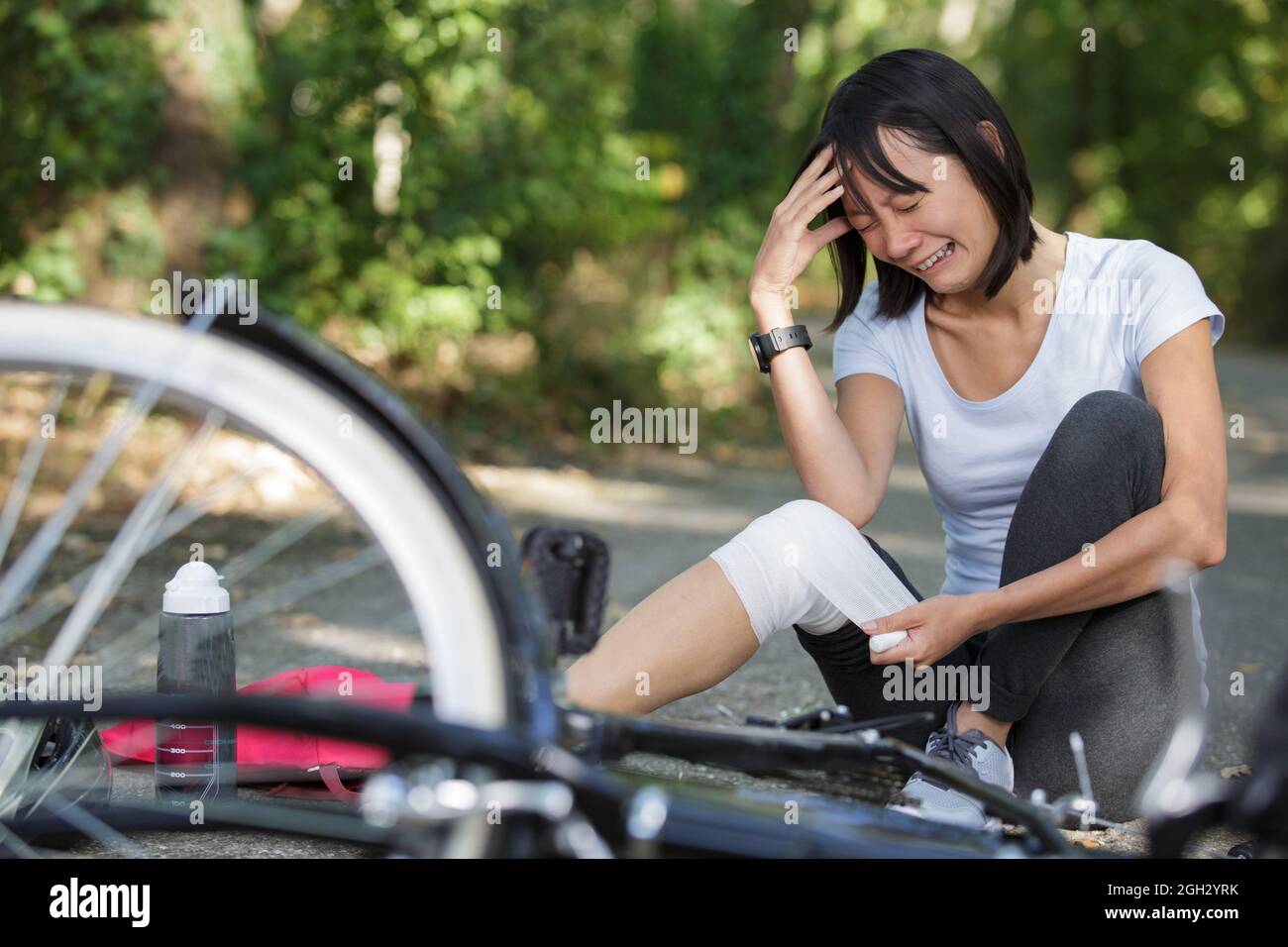 scared woman crying near crashed bike Stock Photo Alamy