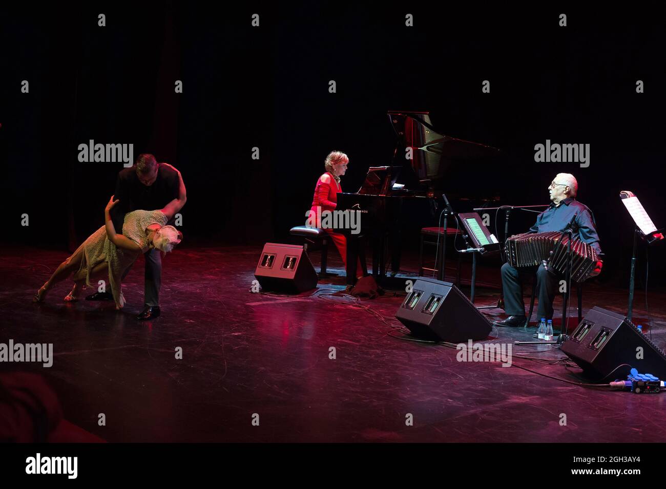 The famous argentinian pianist hi-res stock photography and images - Alamy