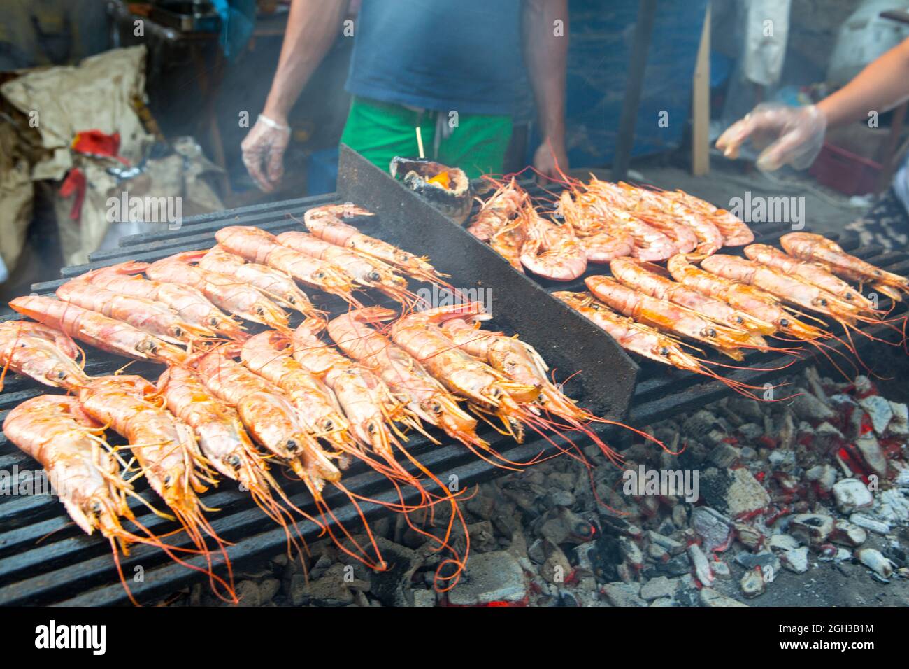 Shrimp on the grill. Large royal prawns on the grill Stock Photo Alamy