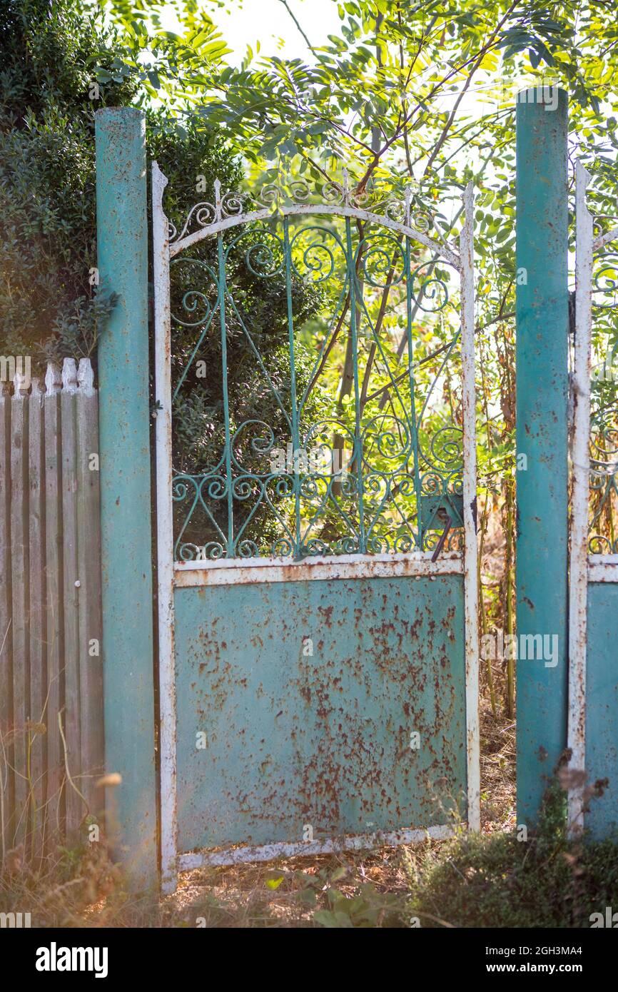 Garden Gate Broken High Resolution Stock Photography and Images Alamy