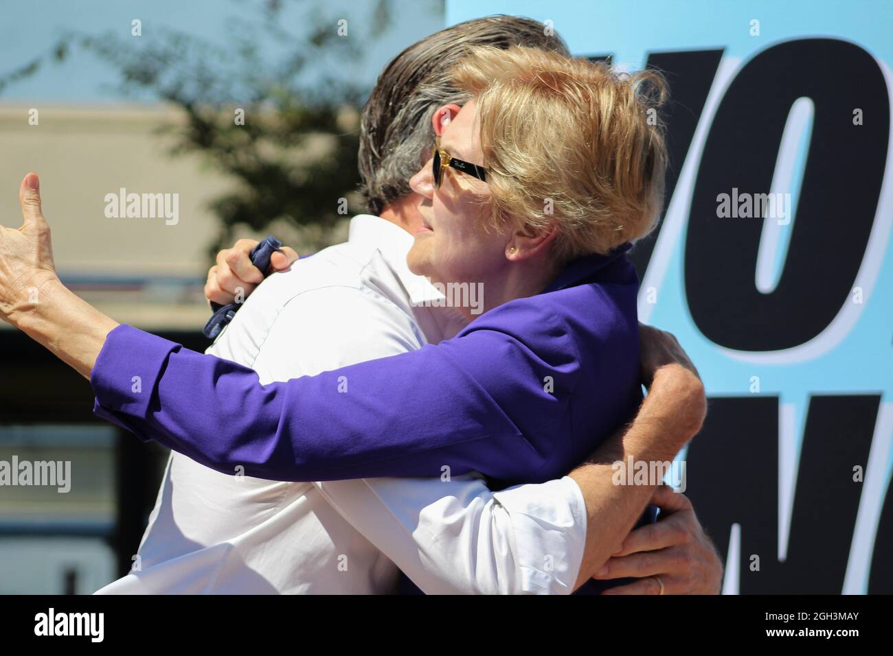 Los Angeles, USA. 04th Sep, 2021. Governor Gavin Newsom and Senator Elizabeth Warren at a 'Vote No' rally in Los Angeles, California on September 4, 2021. (Photo by Conor Duffy/Sipa USA) Credit: Sipa USA/Alamy Live News Stock Photo